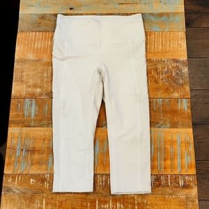 Lulu crop leggings 17" seam